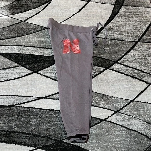 VINTAGE VS PINK 2012 NEBRASKA HUSKERS RED SHINE FLEECE JOGGERS 5TH & OCEAN XS - Picture 4 of 12